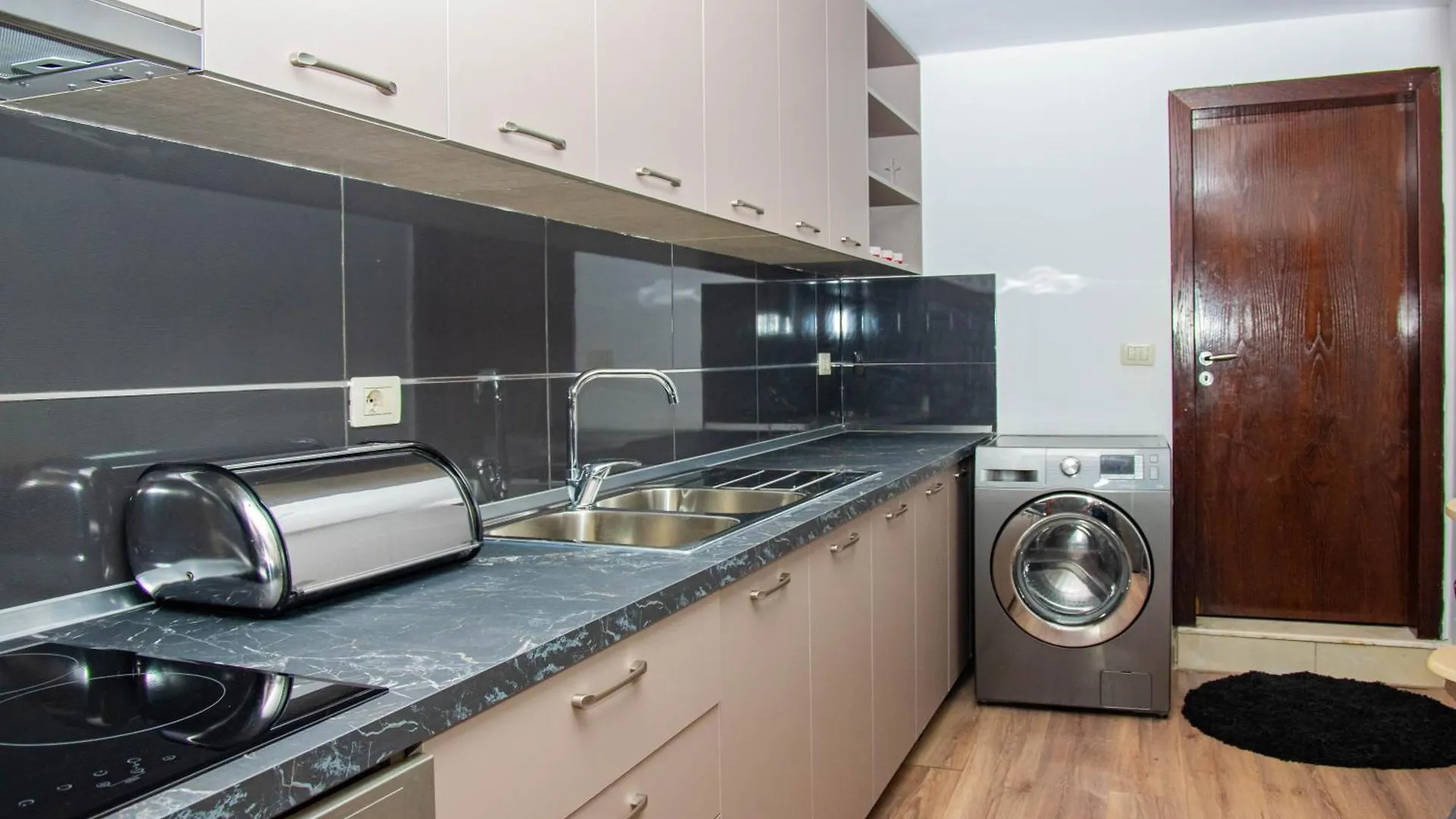 Lucas Central Relaxing House Tirana Villa